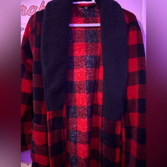 Red And Black Patterned Ardenes Robe/s - Picture 2 of 3